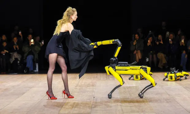 Coperni : Après la mode en Spray, des robots font le show à la Fashion Week de Paris