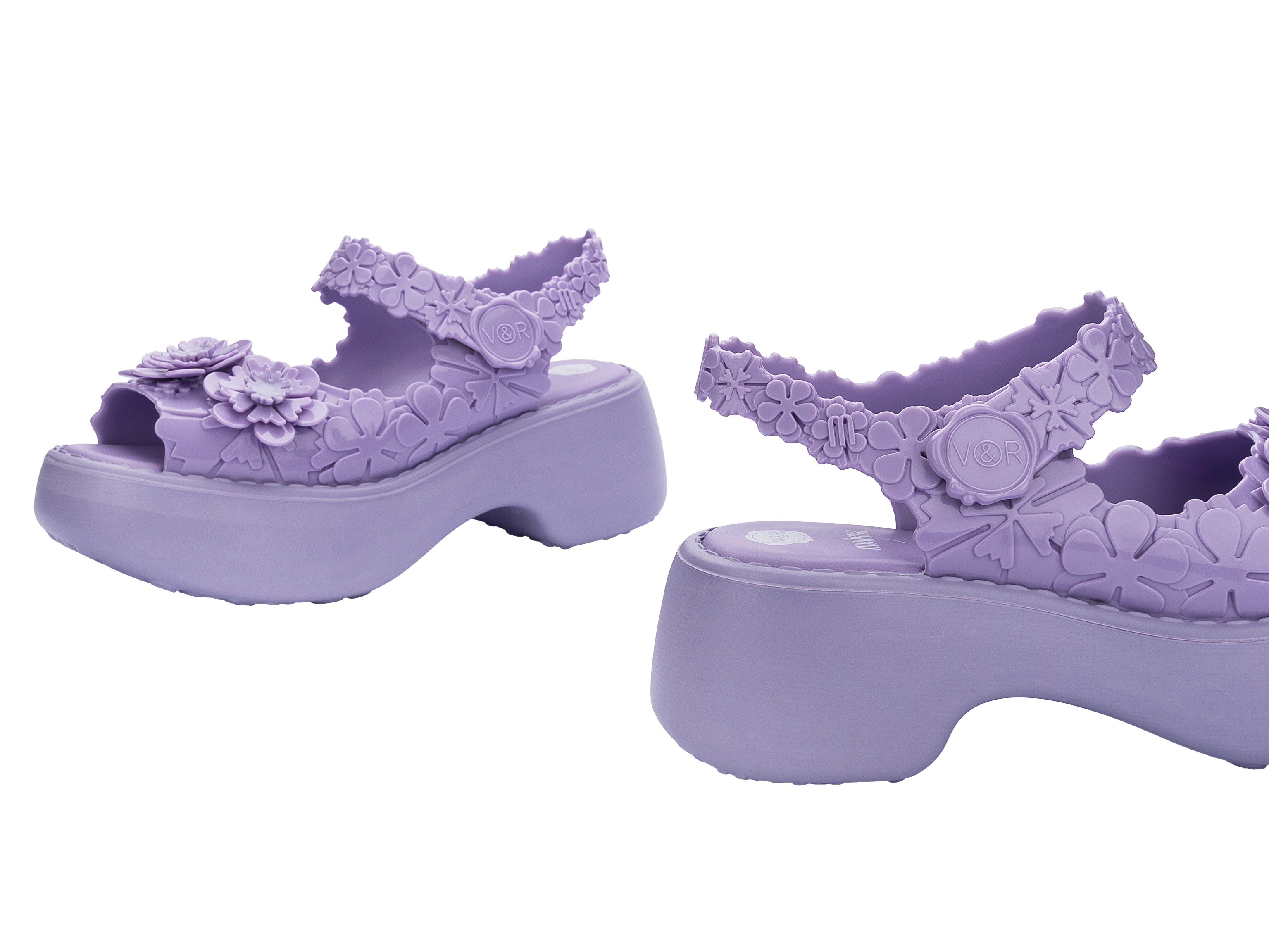 Paire de sandales violettes 